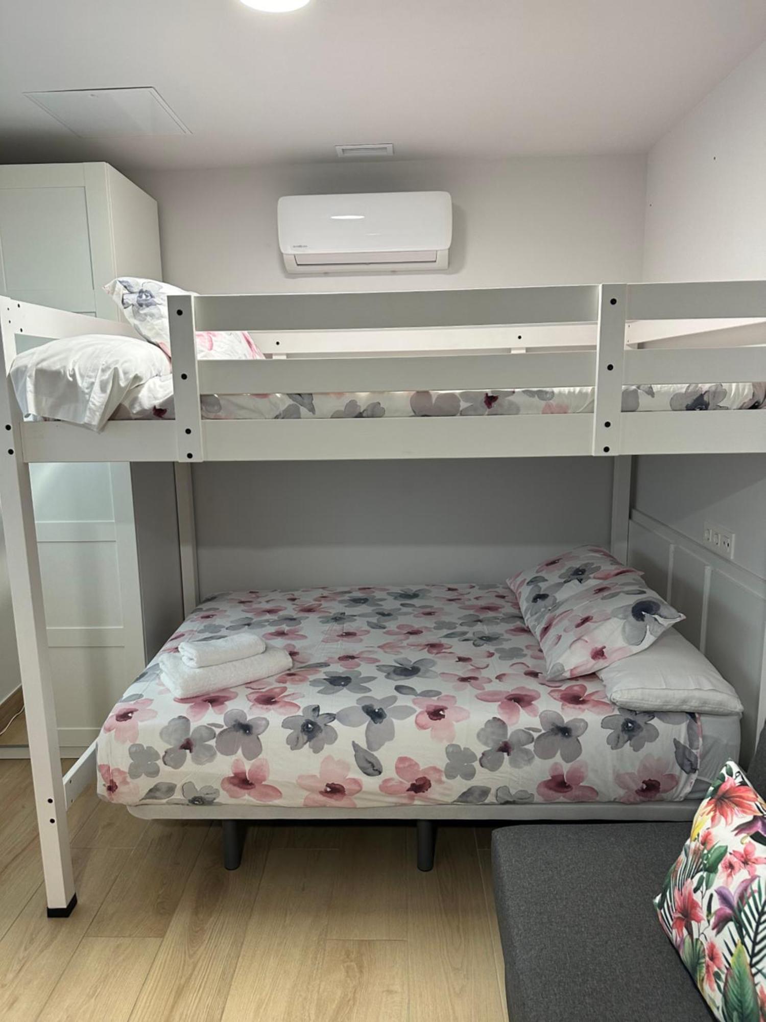 Apartamentos Turisticos Santa Apolonia 62 Avilés Buitenkant foto